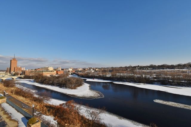 160 S River Street 311, Aurora, IL 60506