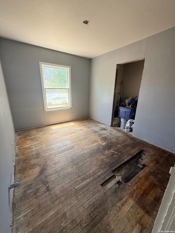 705 CRAVENS AVE, San Antonio, TX 78223