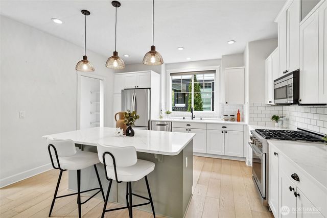2166 NE Morgan Lane, Issaquah, WA 98029