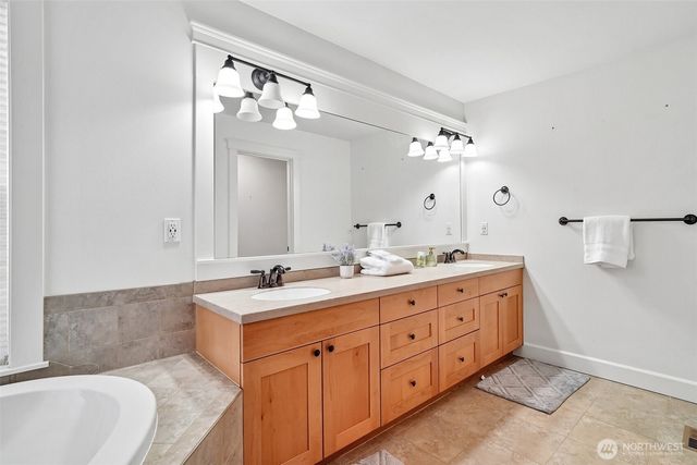 2166 NE Morgan Lane, Issaquah, WA 98029