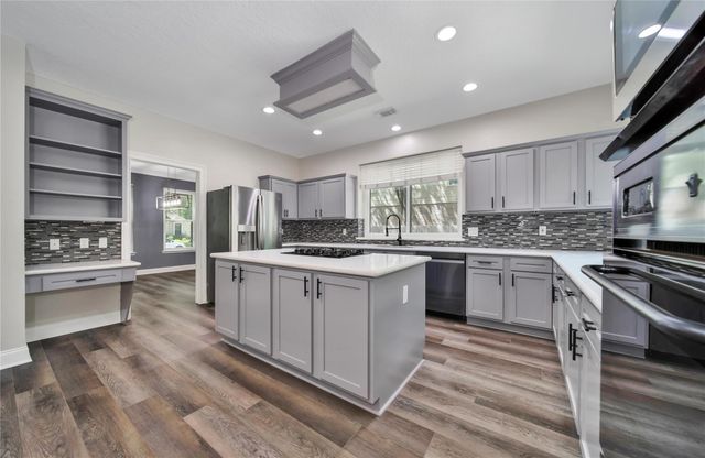 11 Windledge Place, The Woodlands, TX 77381
