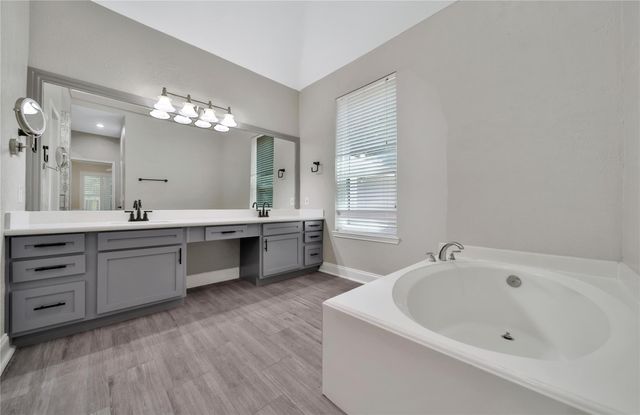 11 Windledge Place, The Woodlands, TX 77381