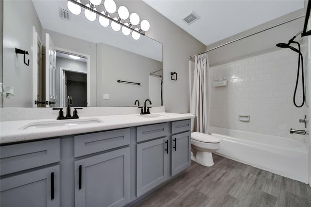 11 Windledge Place, The Woodlands, TX 77381