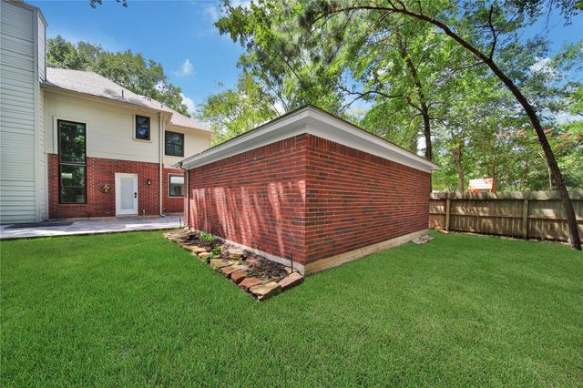 11 Windledge Place, The Woodlands, TX 77381