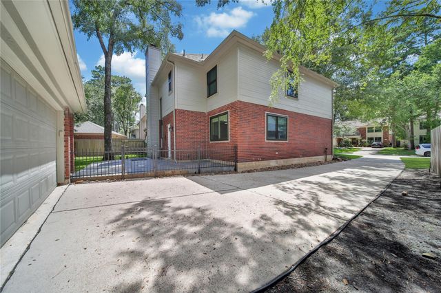 11 Windledge Place, The Woodlands, TX 77381