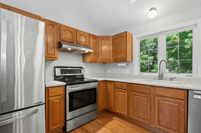 42 Wilbur St, Worcester, MA 01606