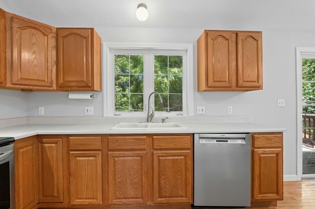 42 Wilbur St, Worcester, MA 01606