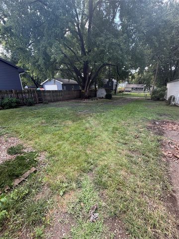 4038 6th Avenue, Des Moines, IA 50313
