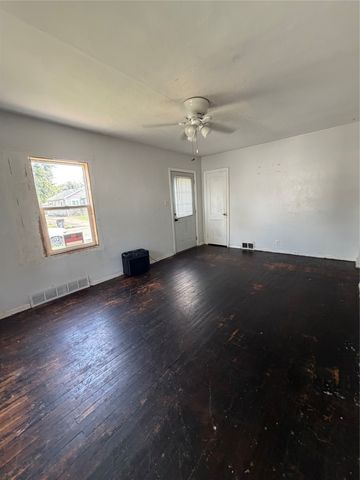 4038 6th Avenue, Des Moines, IA 50313