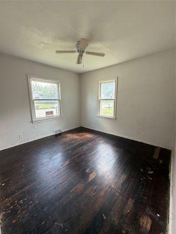 4038 6th Avenue, Des Moines, IA 50313