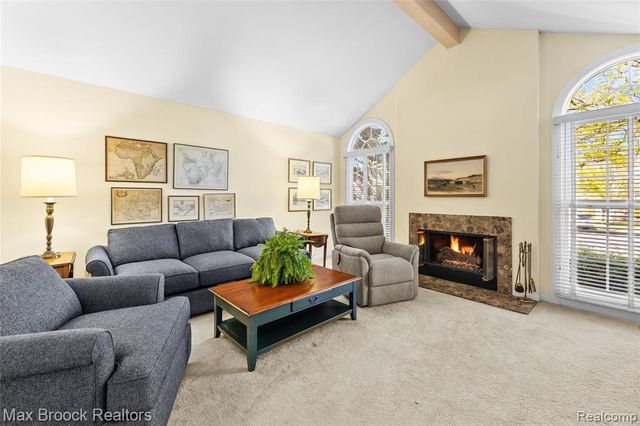 2456 Inglehill Point, Bloomfield Hills, MI 48304