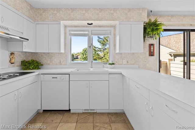 2456 Inglehill Point, Bloomfield Hills, MI 48304