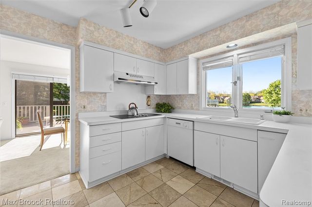 2456 Inglehill Point, Bloomfield Hills, MI 48304