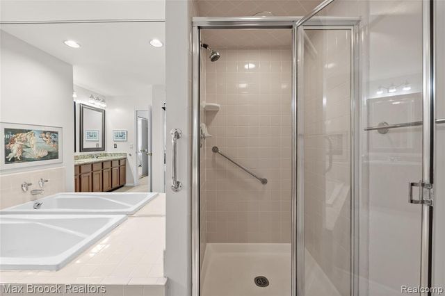 2456 Inglehill Point, Bloomfield Hills, MI 48304