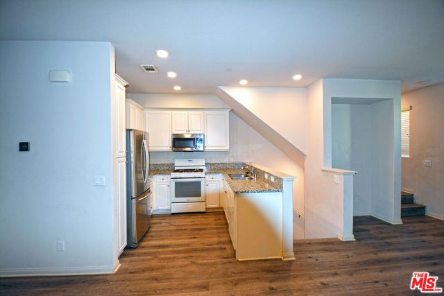 14107 W Birch Lane, Van Nuys (los Angeles), CA 91405