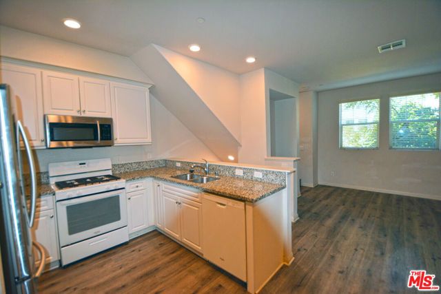 14107 W Birch Lane, Van Nuys (los Angeles), CA 91405