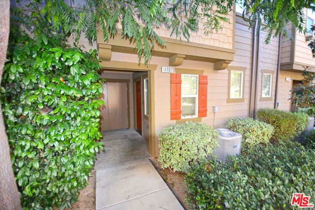 14107 W Birch Lane, Van Nuys (los Angeles), CA 91405