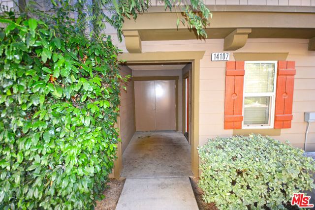 14107 W Birch Lane, Van Nuys (los Angeles), CA 91405
