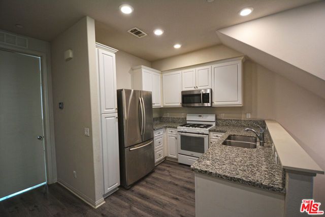 14107 W Birch Lane, Van Nuys (los Angeles), CA 91405