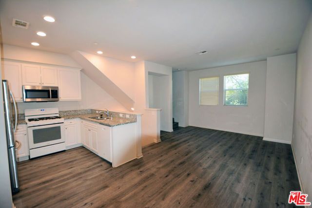 14107 W Birch Lane, Van Nuys (los Angeles), CA 91405