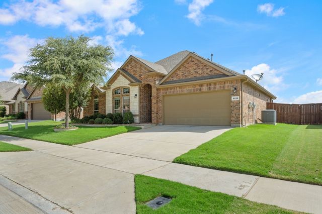 8928 Jewel Flower Drive, Fort Worth, TX 76131