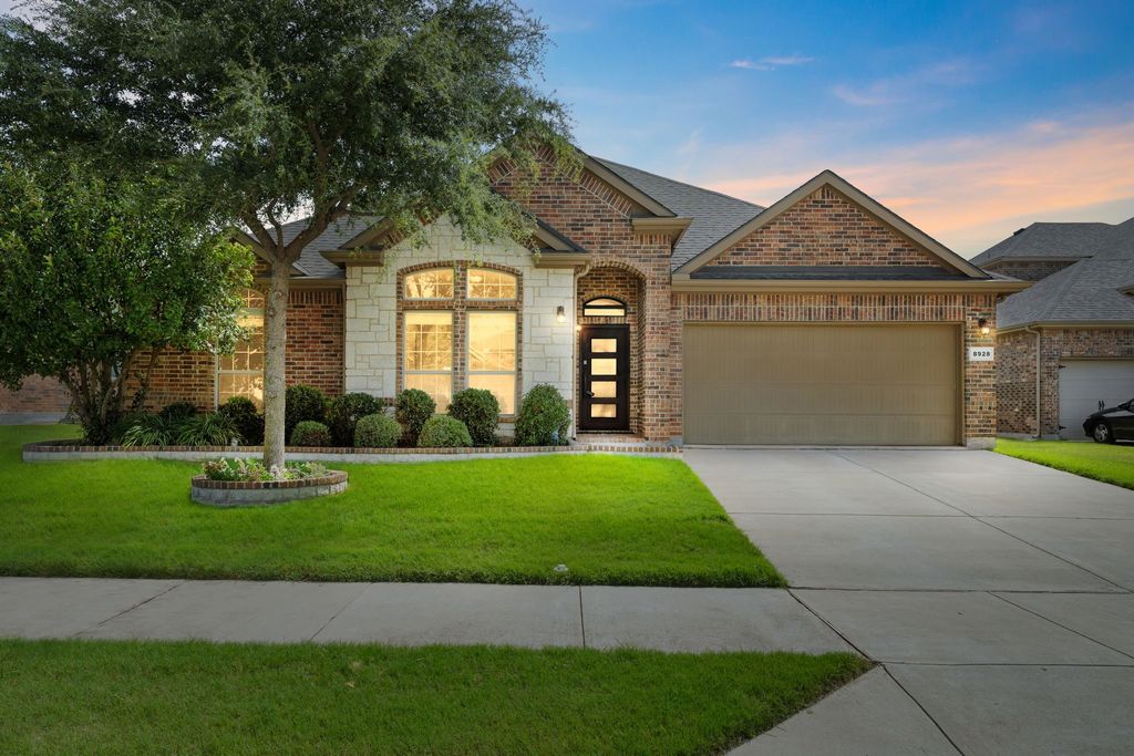 8928 Jewel Flower Drive, Fort Worth, TX 76131