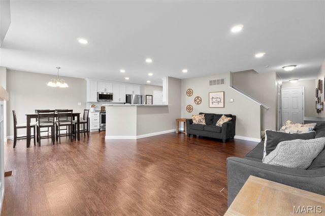 609 Spring Manor, O'fallon, MO 63368