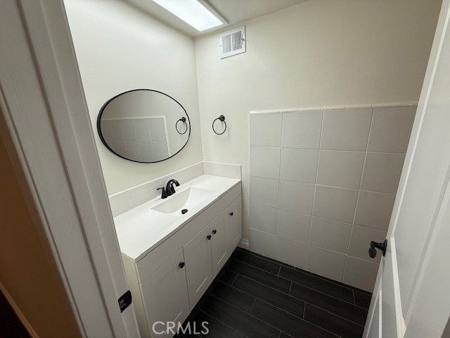 434 S Canon 202, Beverly Hills, CA 90212