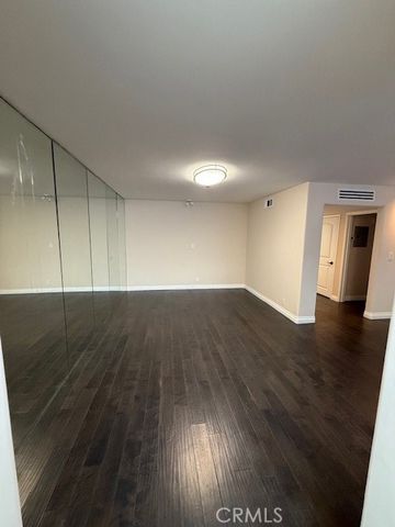 434 S Canon 202, Beverly Hills, CA 90212