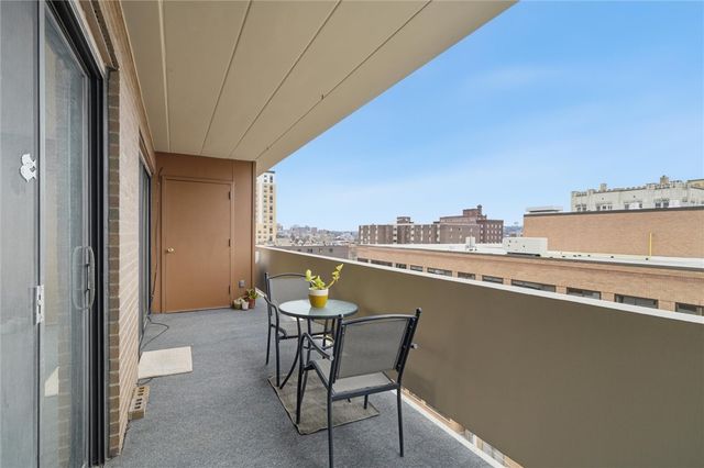 220 N Dithridge St 704, Oakland, PA 15213