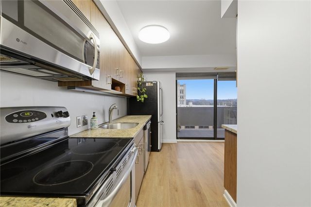 220 N Dithridge St 704, Oakland, PA 15213