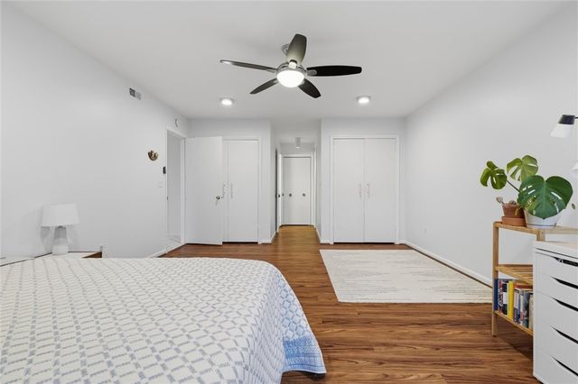 220 N Dithridge St 704, Oakland, PA 15213