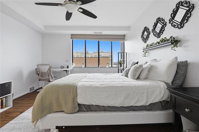 220 N Dithridge St 704, Oakland, PA 15213