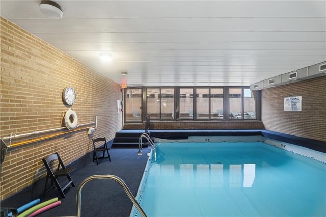 220 N Dithridge St 704, Oakland, PA 15213