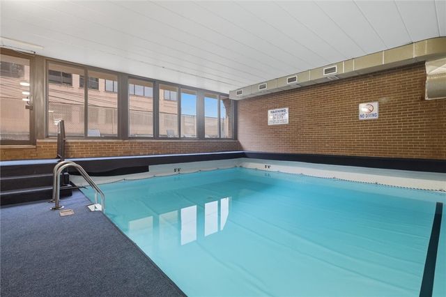 220 N Dithridge St 704, Oakland, PA 15213