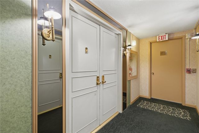 220 N Dithridge St 704, Oakland, PA 15213