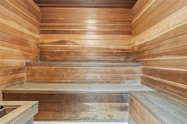 220 N Dithridge St 704, Oakland, PA 15213