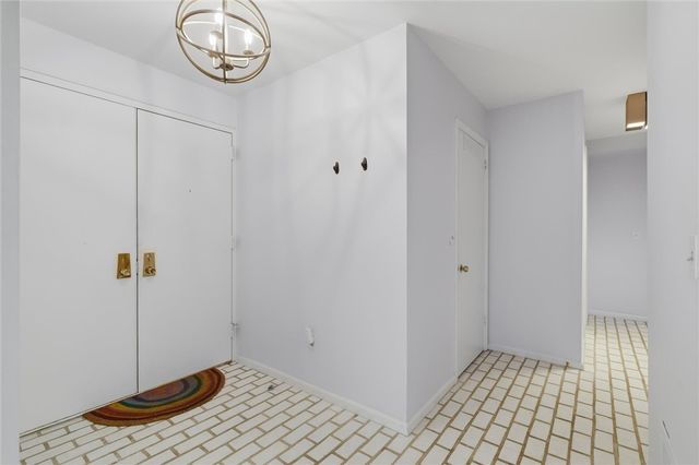 220 N Dithridge St 704, Oakland, PA 15213