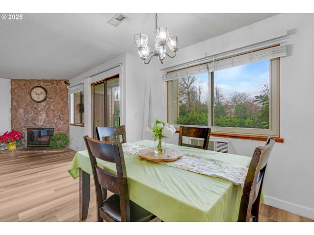 15946 Ne FREMONT St, Portland, OR 97230