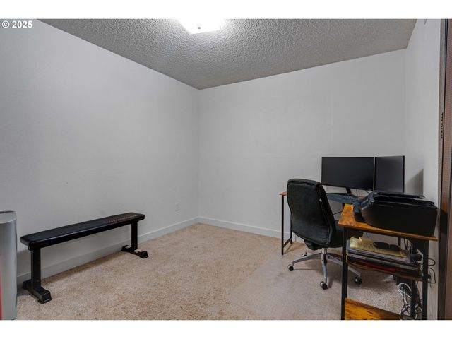 15946 Ne FREMONT St, Portland, OR 97230