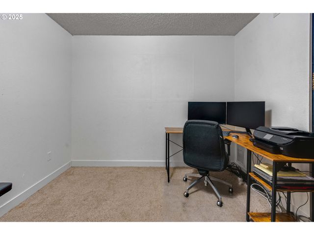 15946 Ne FREMONT St, Portland, OR 97230