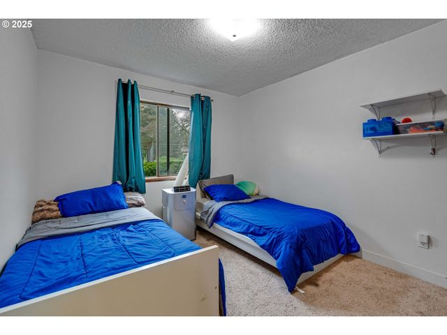 15946 Ne FREMONT St, Portland, OR 97230