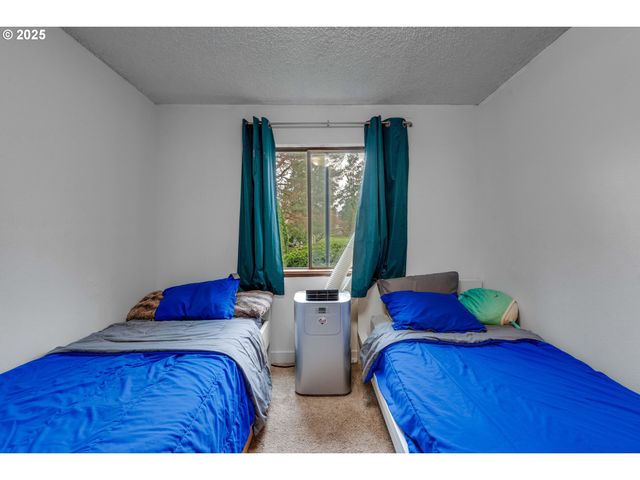 15946 Ne FREMONT St, Portland, OR 97230