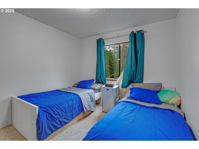 15946 Ne FREMONT St, Portland, OR 97230
