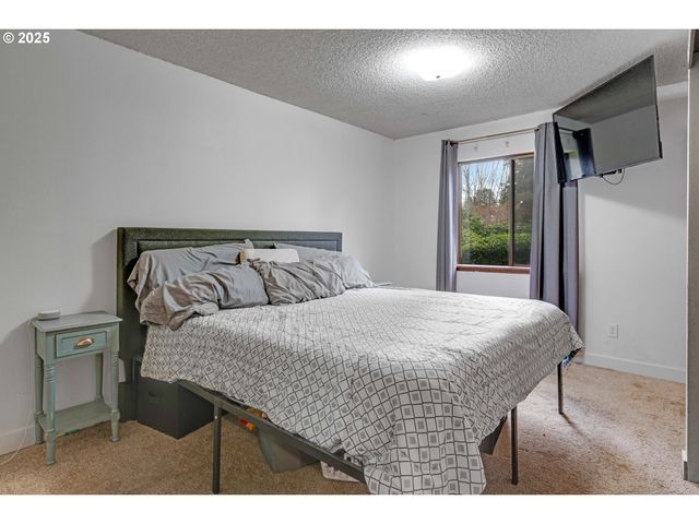 15946 Ne FREMONT St, Portland, OR 97230
