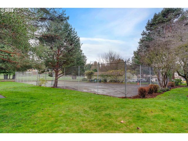 15946 Ne FREMONT St, Portland, OR 97230