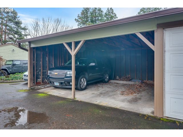 15946 Ne FREMONT St, Portland, OR 97230