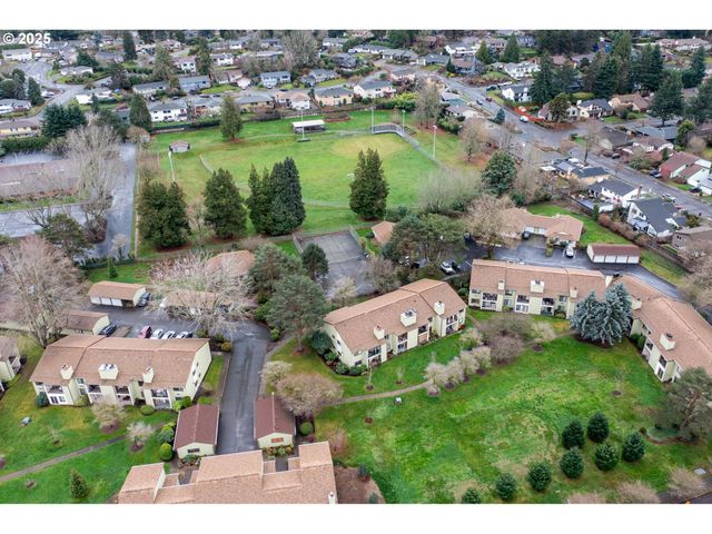 15946 Ne FREMONT St, Portland, OR 97230