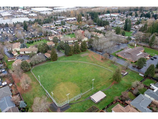 15946 Ne FREMONT St, Portland, OR 97230