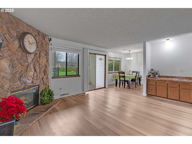 15946 Ne FREMONT St, Portland, OR 97230